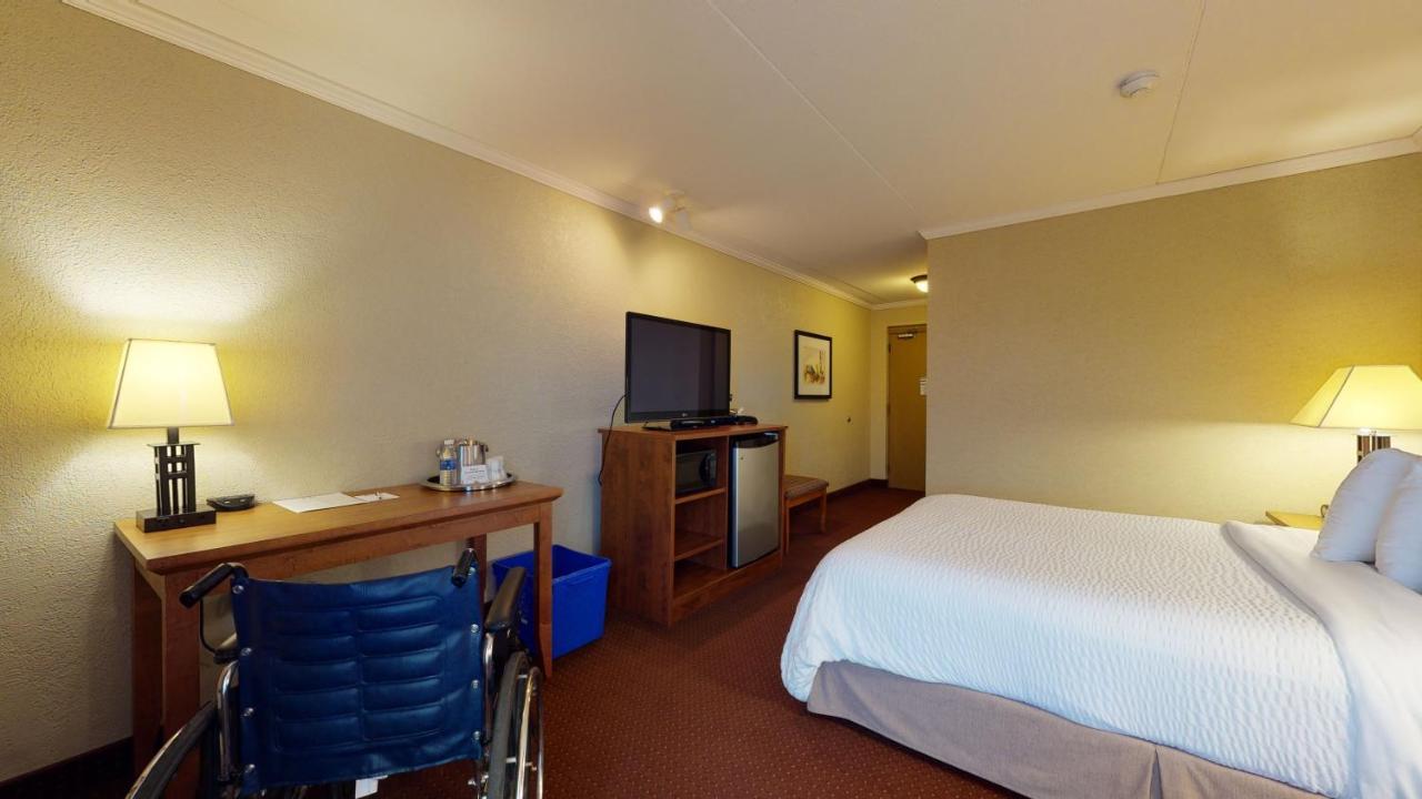 ת'אנדר ביי Best Western Plus Norwester Hotel & Conference Centre מראה חיצוני תמונה