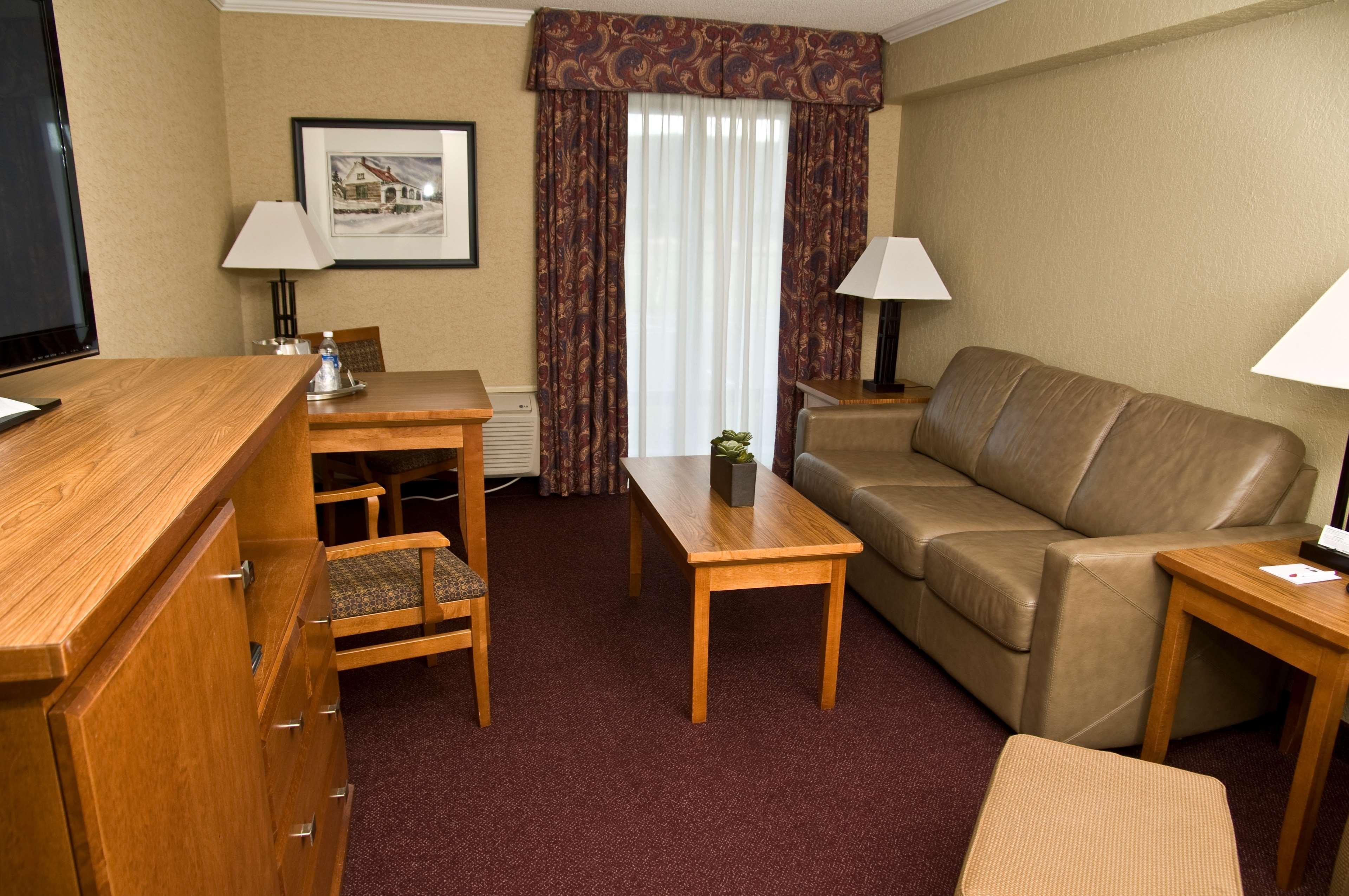 ת'אנדר ביי Best Western Plus Norwester Hotel & Conference Centre מראה חיצוני תמונה