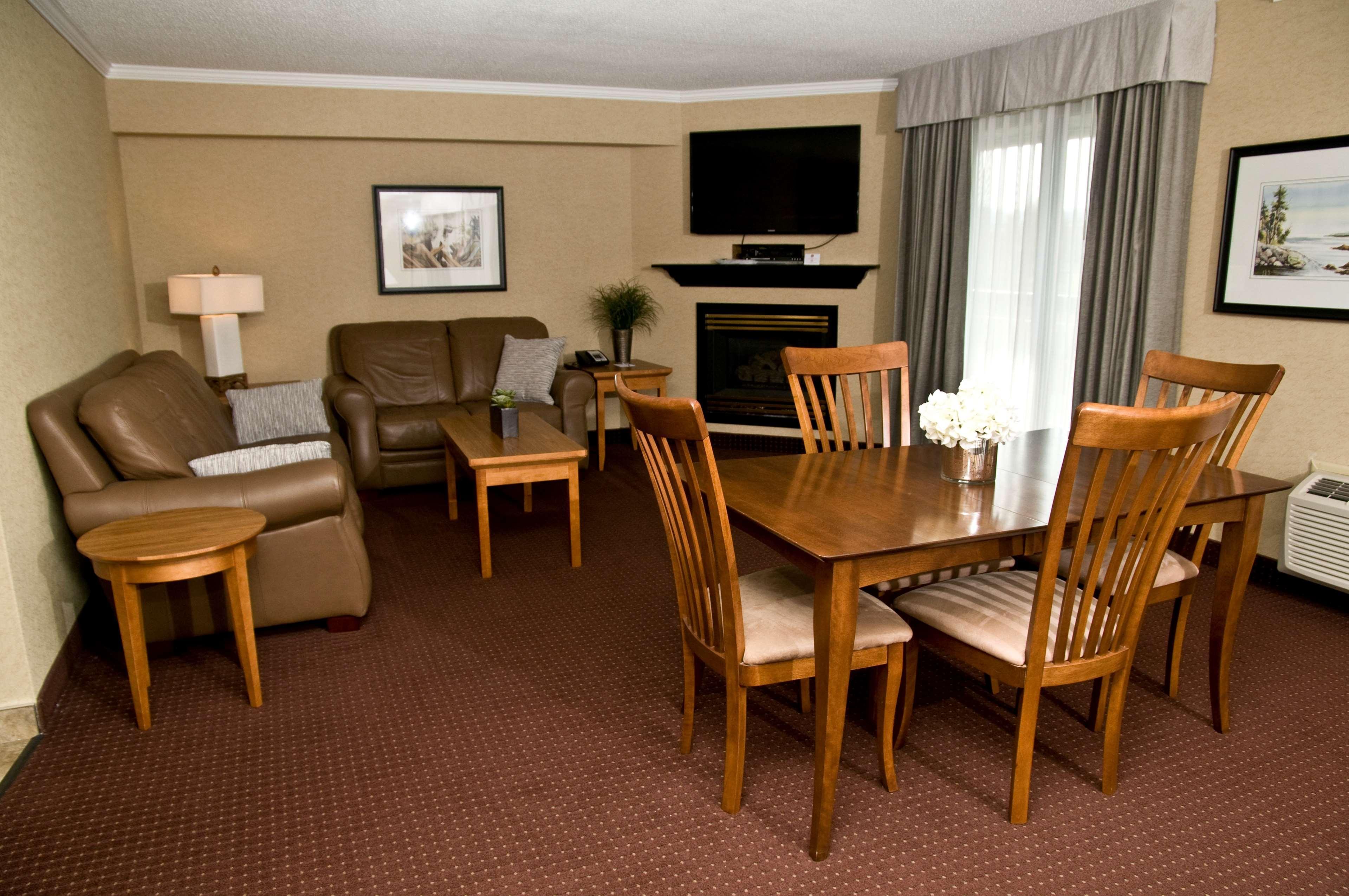 ת'אנדר ביי Best Western Plus Norwester Hotel & Conference Centre מראה חיצוני תמונה