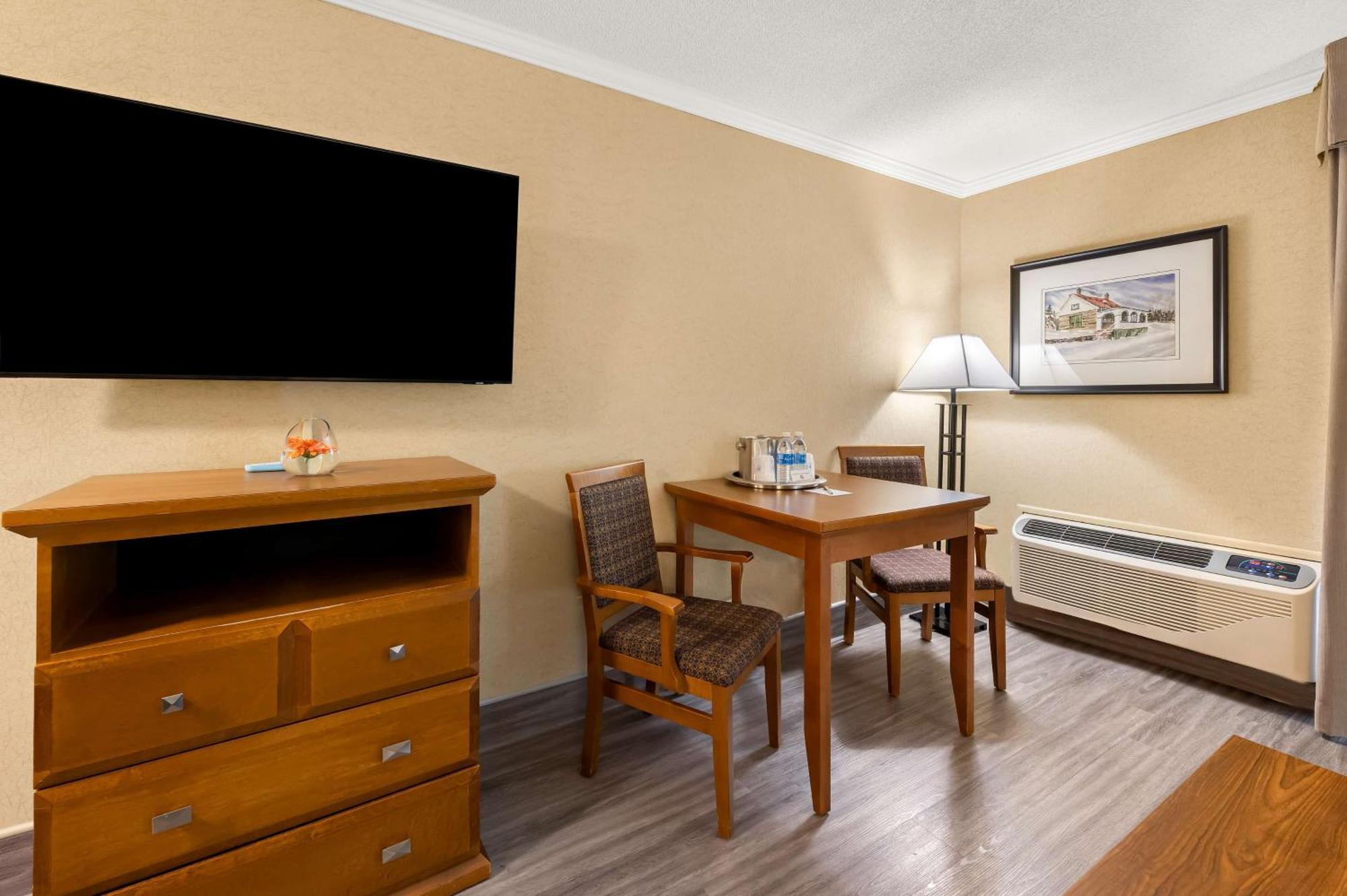 ת'אנדר ביי Best Western Plus Norwester Hotel & Conference Centre מראה חיצוני תמונה
