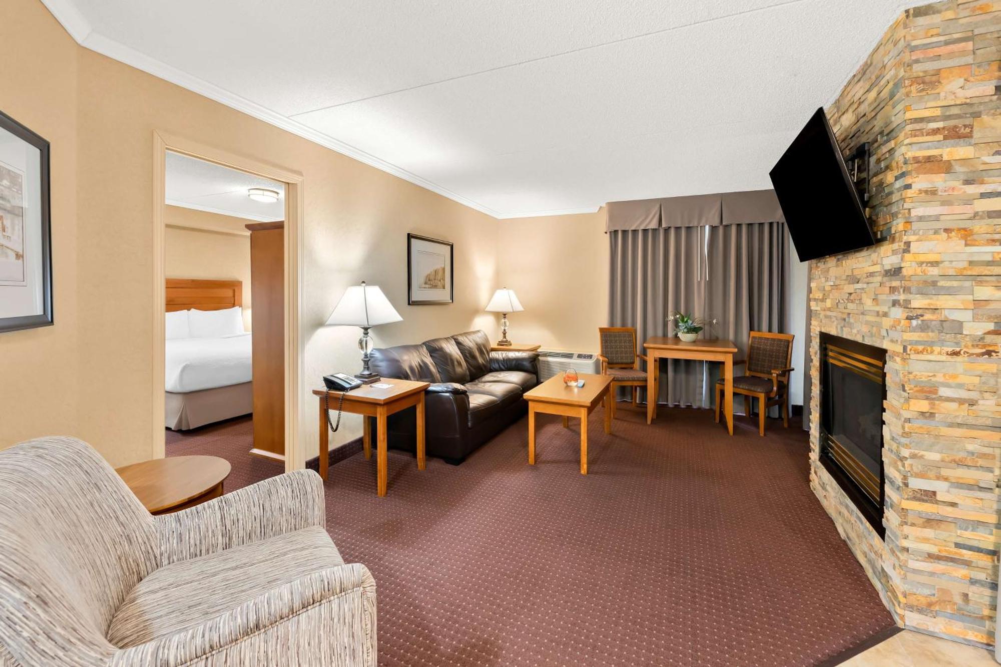 ת'אנדר ביי Best Western Plus Norwester Hotel & Conference Centre מראה חיצוני תמונה