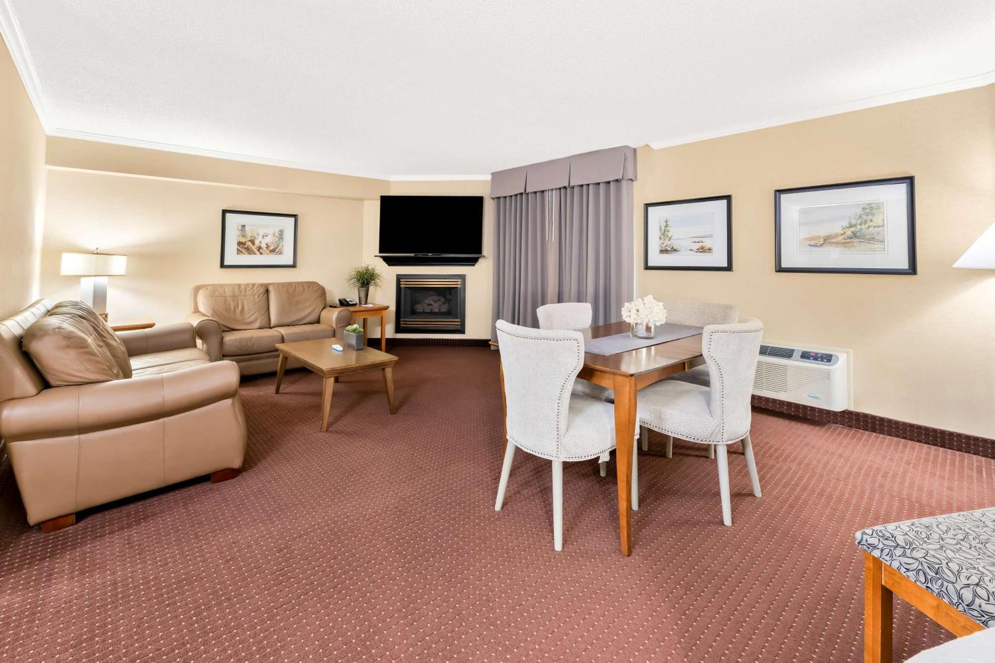 ת'אנדר ביי Best Western Plus Norwester Hotel & Conference Centre מראה חיצוני תמונה