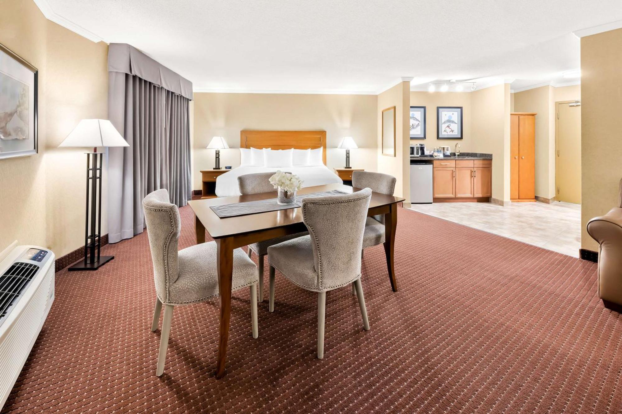 ת'אנדר ביי Best Western Plus Norwester Hotel & Conference Centre מראה חיצוני תמונה