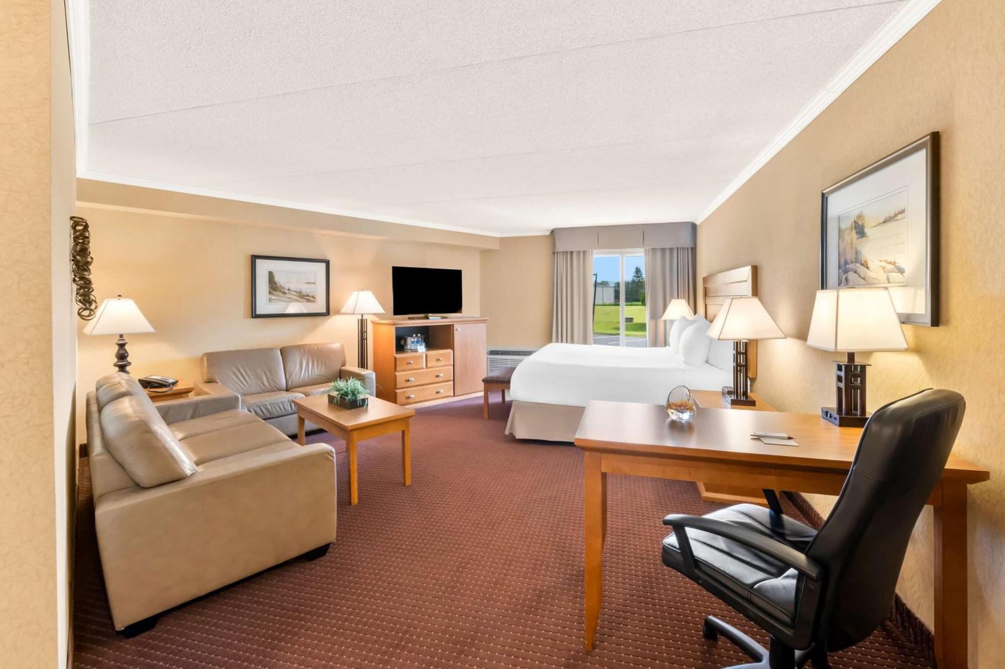 ת'אנדר ביי Best Western Plus Norwester Hotel & Conference Centre מראה חיצוני תמונה