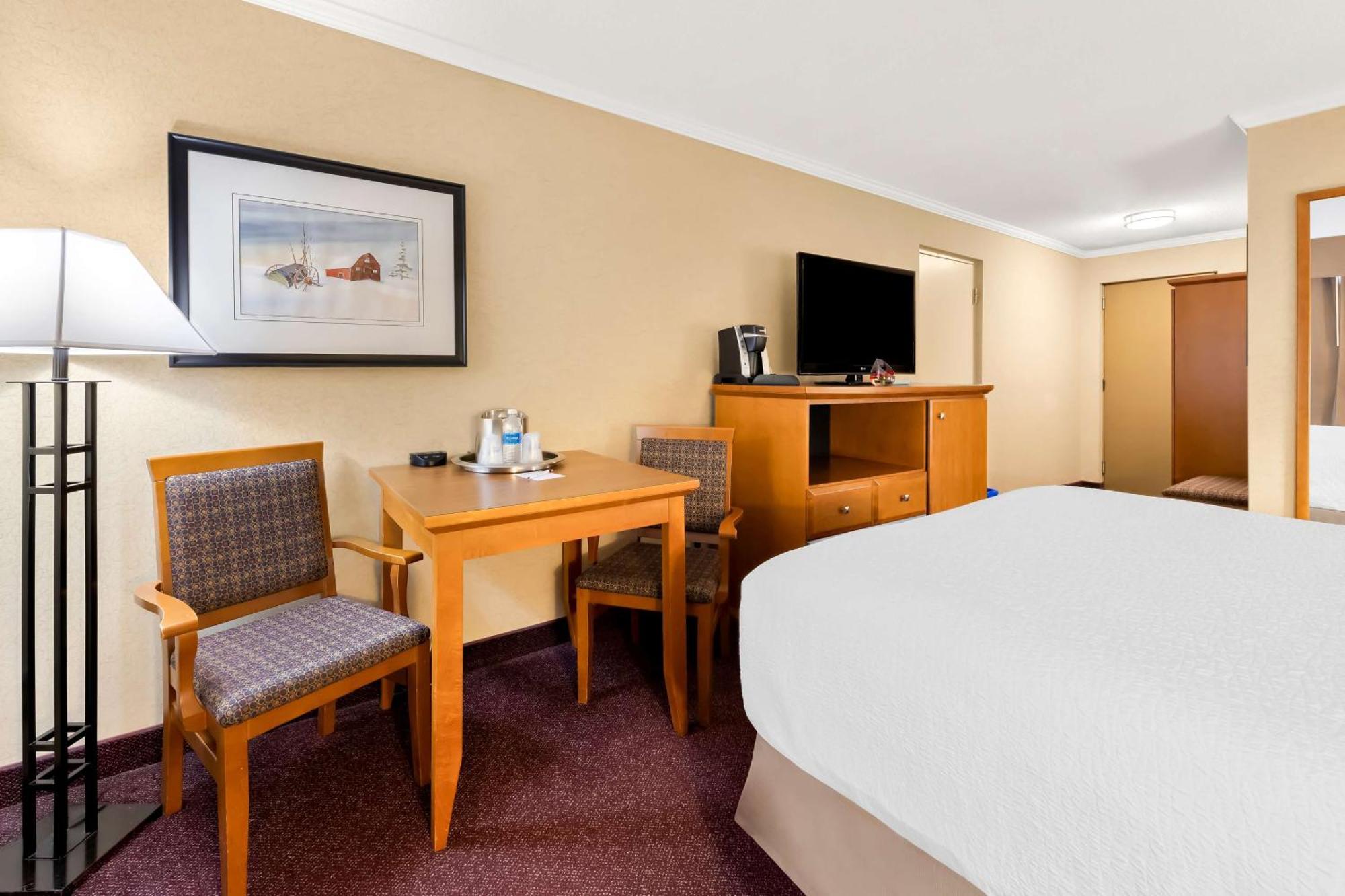 ת'אנדר ביי Best Western Plus Norwester Hotel & Conference Centre מראה חיצוני תמונה