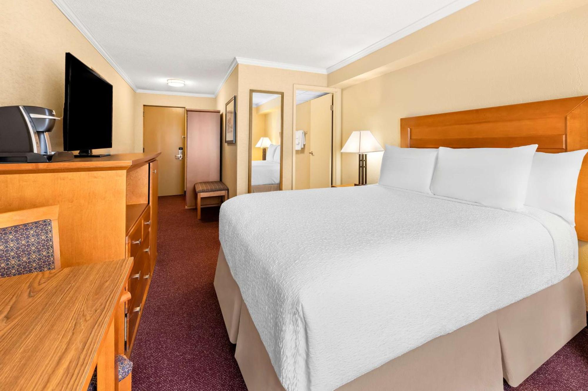 ת'אנדר ביי Best Western Plus Norwester Hotel & Conference Centre מראה חיצוני תמונה