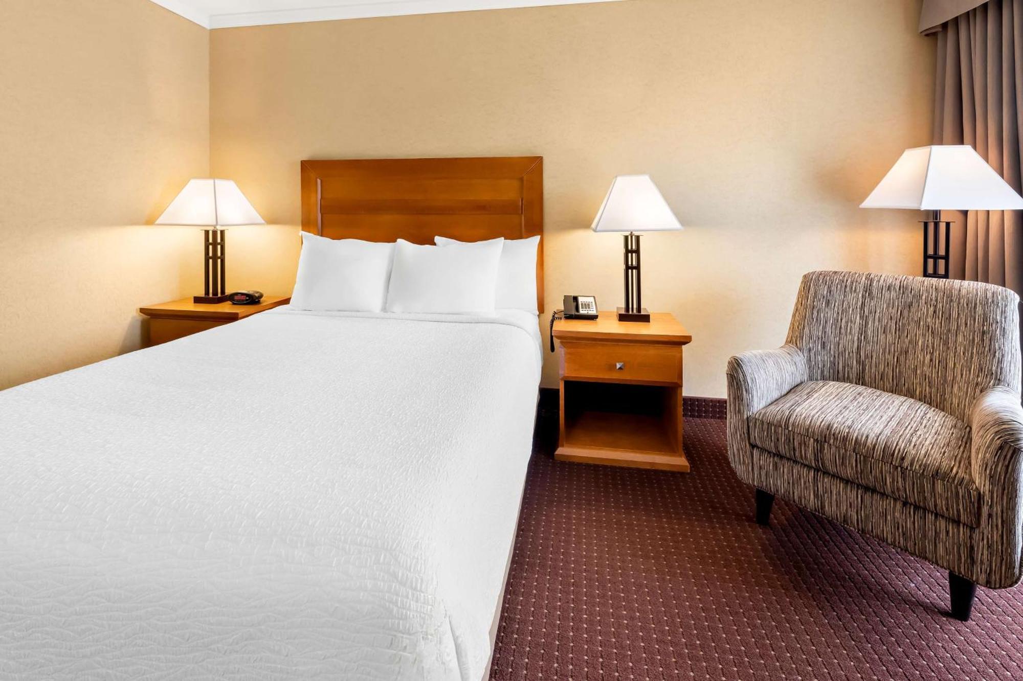 ת'אנדר ביי Best Western Plus Norwester Hotel & Conference Centre מראה חיצוני תמונה