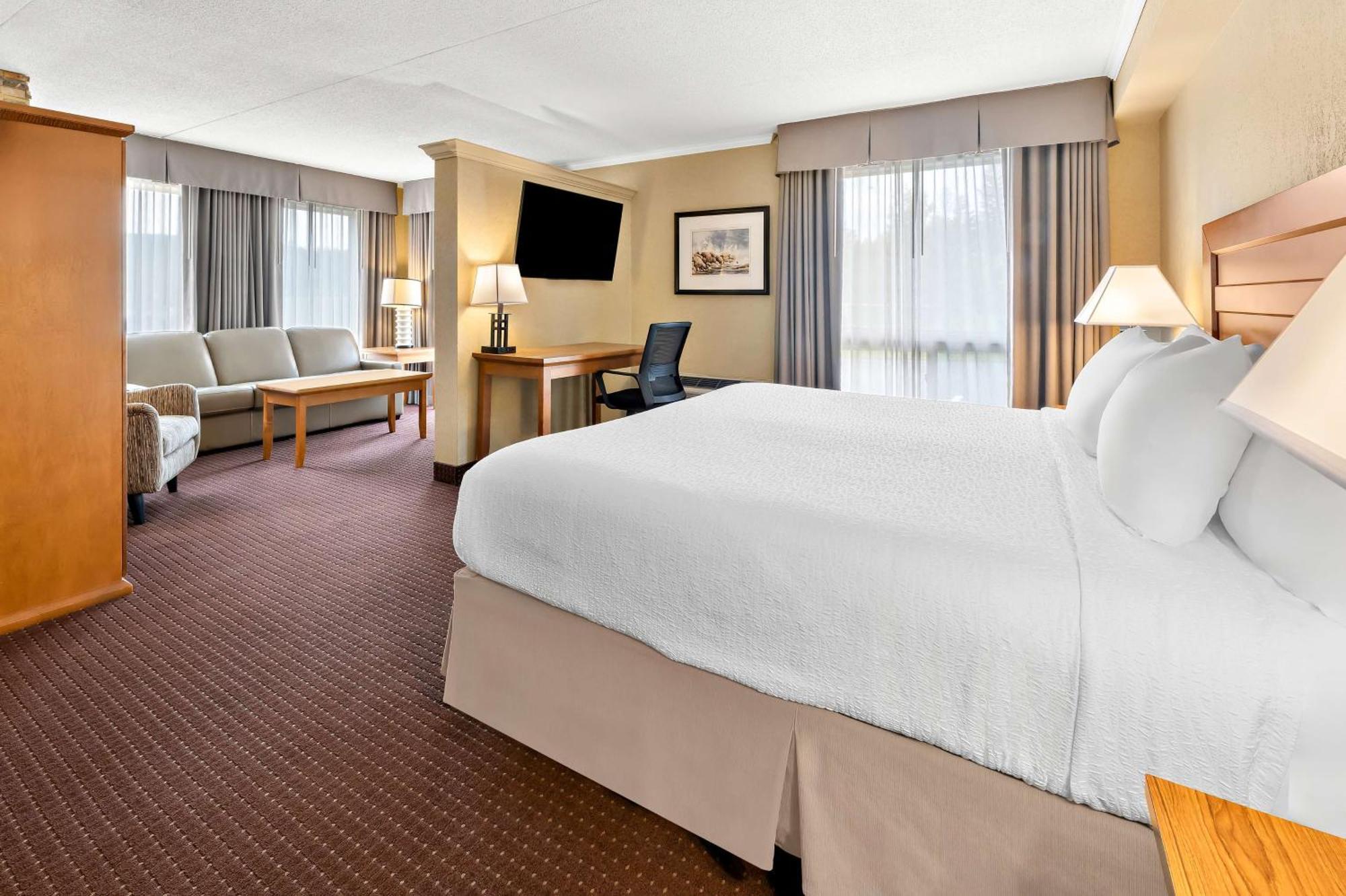 ת'אנדר ביי Best Western Plus Norwester Hotel & Conference Centre מראה חיצוני תמונה