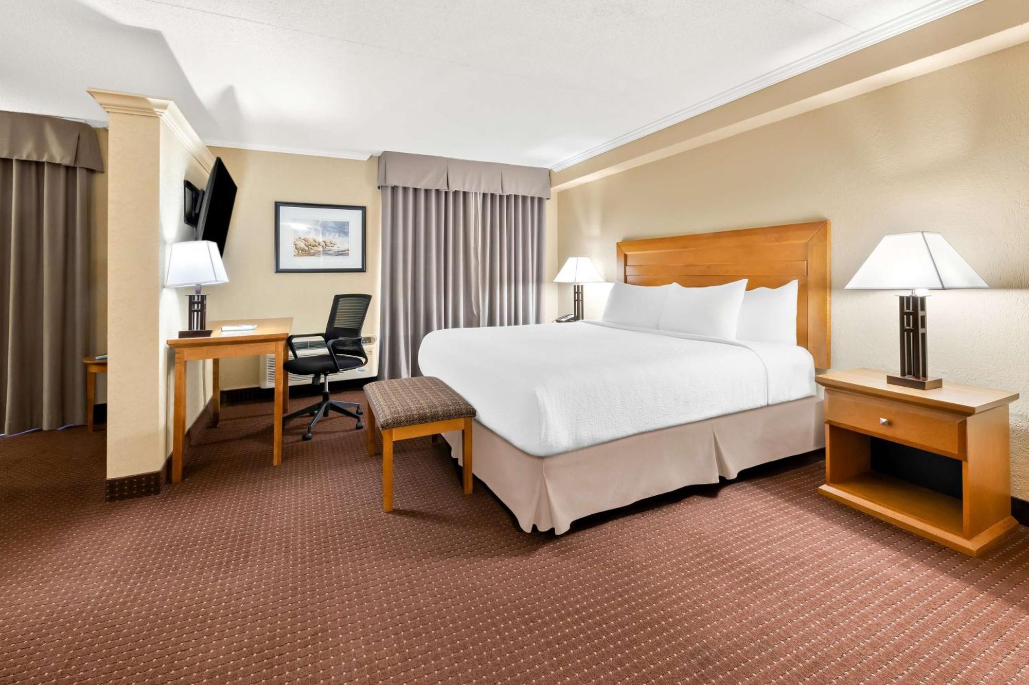 ת'אנדר ביי Best Western Plus Norwester Hotel & Conference Centre מראה חיצוני תמונה