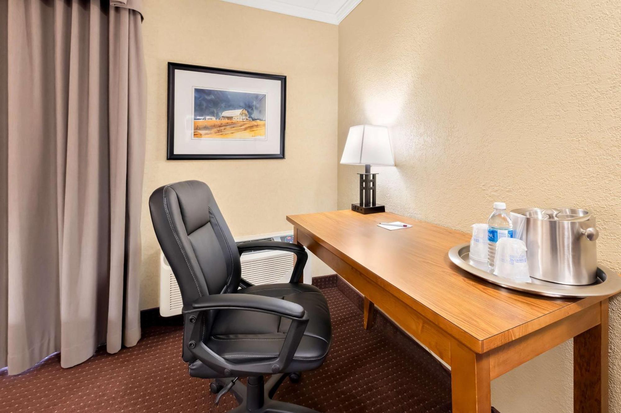ת'אנדר ביי Best Western Plus Norwester Hotel & Conference Centre מראה חיצוני תמונה