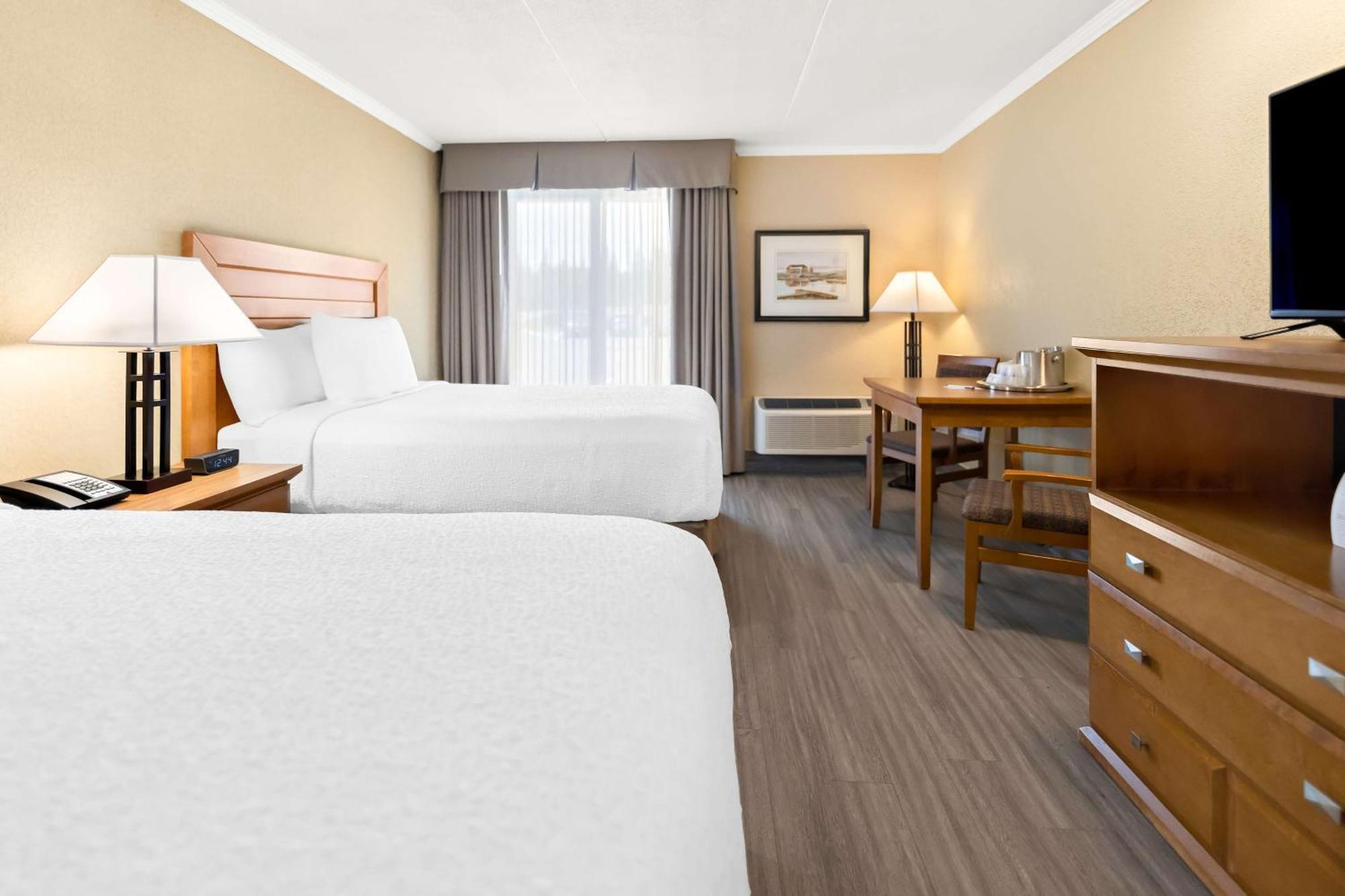 ת'אנדר ביי Best Western Plus Norwester Hotel & Conference Centre מראה חיצוני תמונה