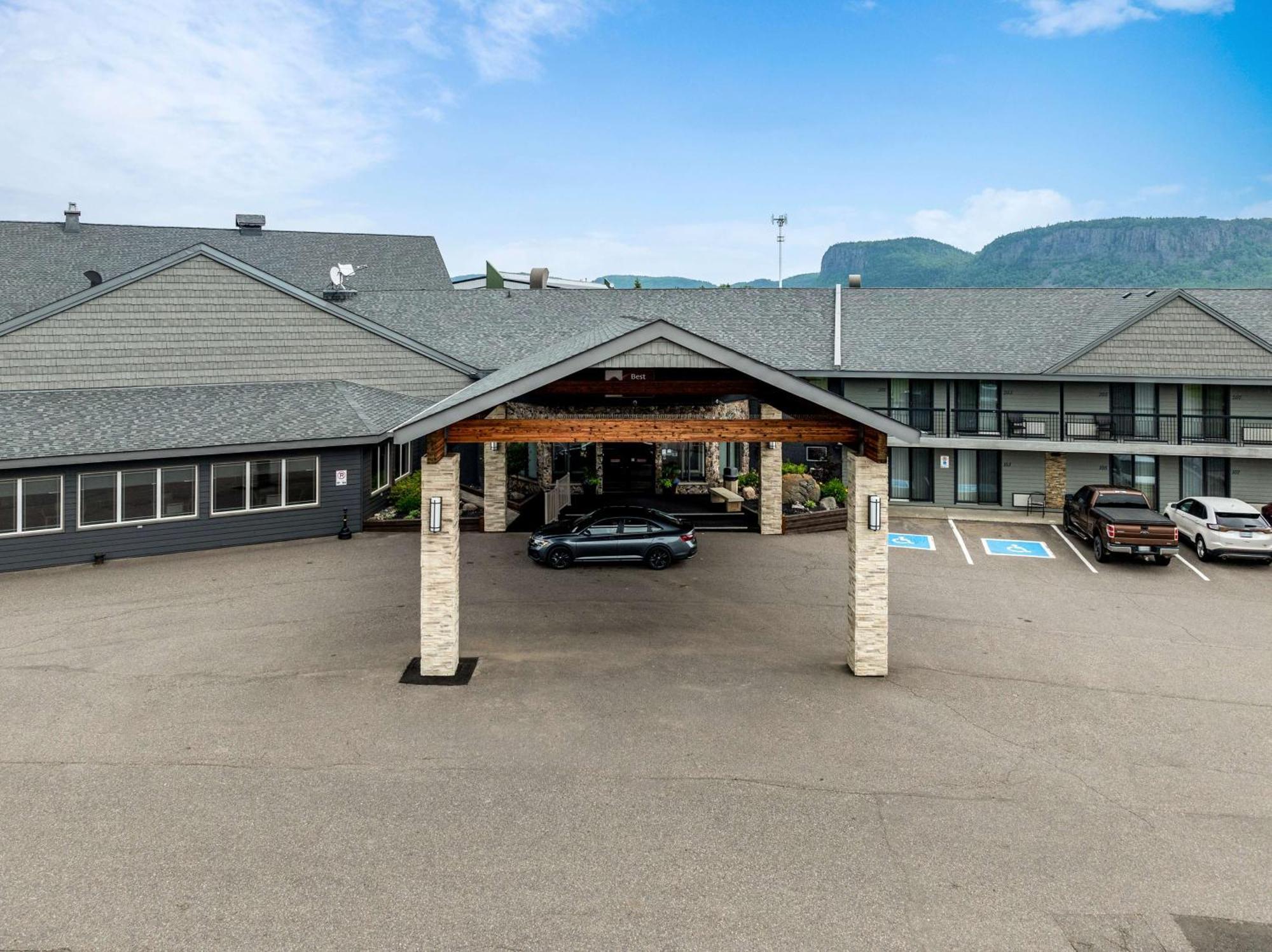 ת'אנדר ביי Best Western Plus Norwester Hotel & Conference Centre מראה חיצוני תמונה