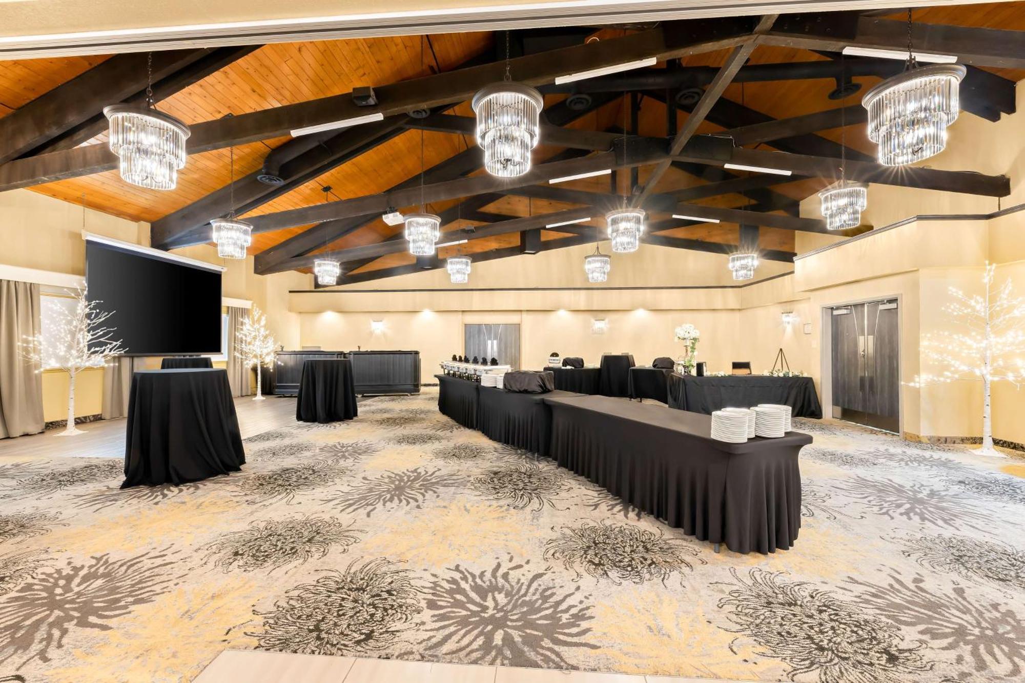 ת'אנדר ביי Best Western Plus Norwester Hotel & Conference Centre מראה חיצוני תמונה
