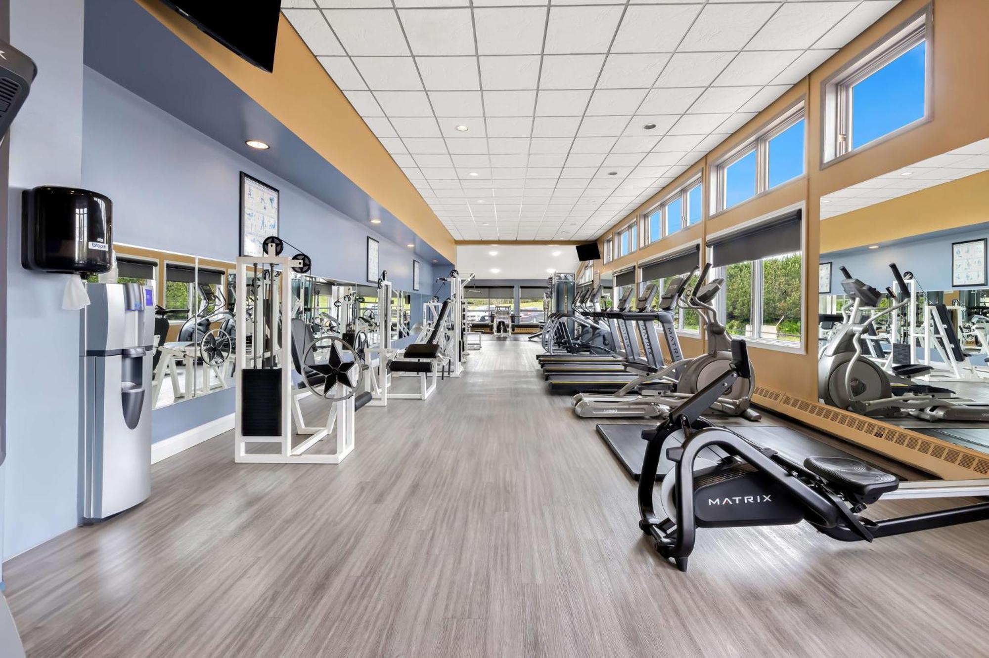 ת'אנדר ביי Best Western Plus Norwester Hotel & Conference Centre מראה חיצוני תמונה