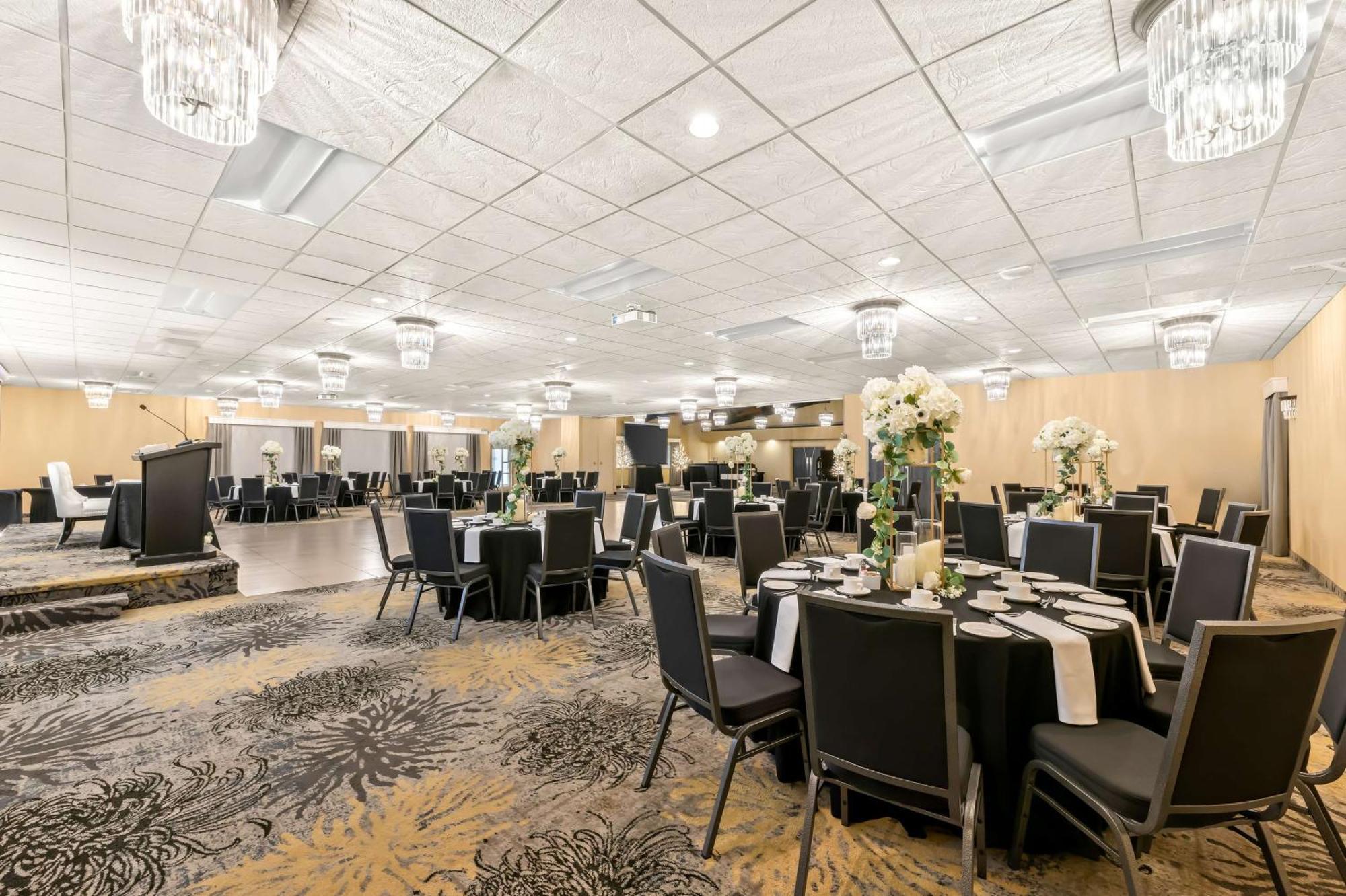 ת'אנדר ביי Best Western Plus Norwester Hotel & Conference Centre מראה חיצוני תמונה
