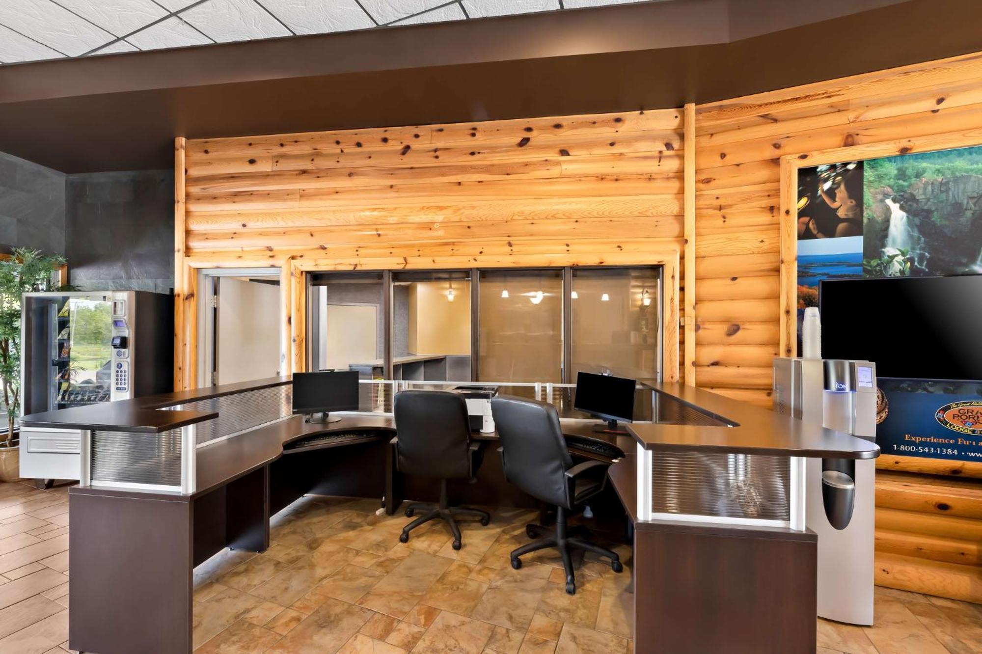 ת'אנדר ביי Best Western Plus Norwester Hotel & Conference Centre מראה חיצוני תמונה